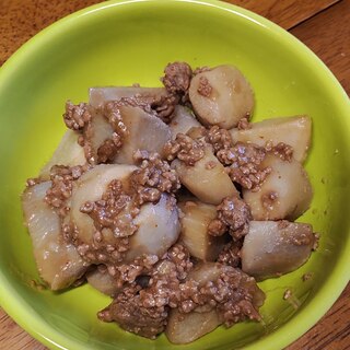 サトイモと挽き肉の煮物